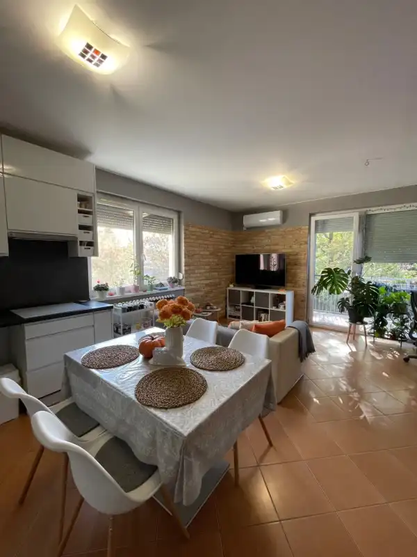 Eladó újszerű téglalakás, Szeged 1+2 szoba 65 m² 78.9 M Ft