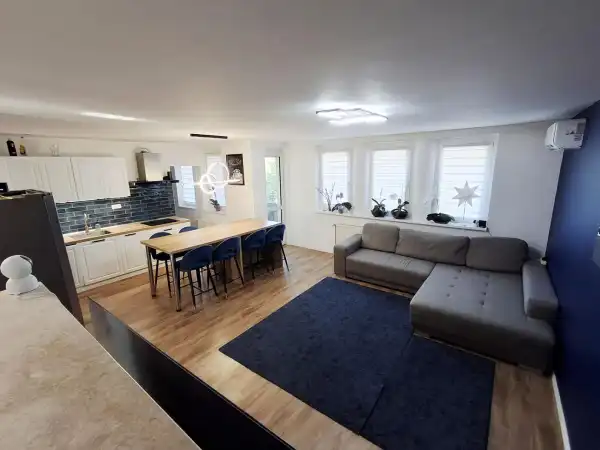 Eladó újszerű téglalakás, Tatabánya 4 szoba 115 m² 104.9 M Ft
