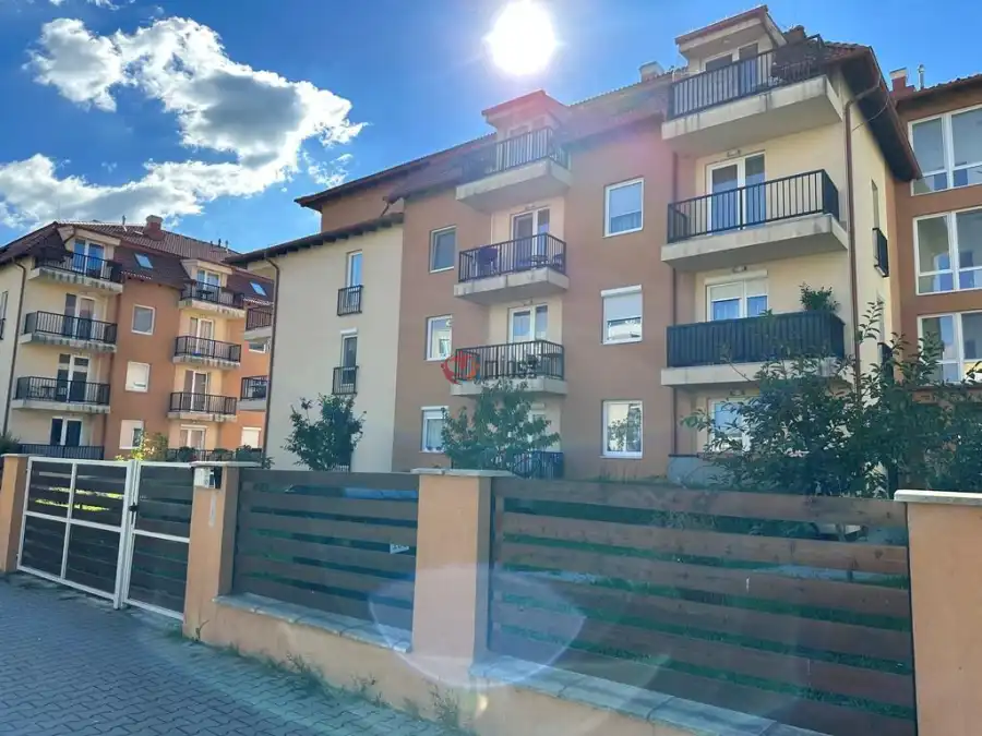eladó újszerű téglalakás, Tatabánya