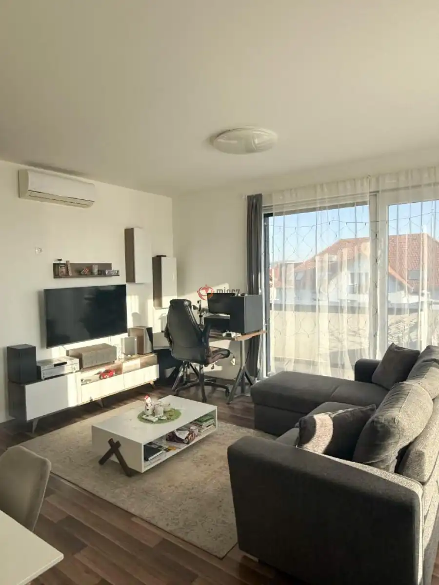 eladó újszerű téglalakás, Tatabánya