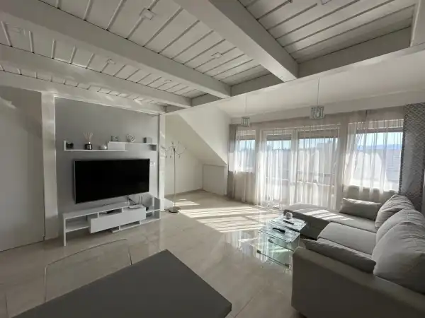 Eladó újszerű téglalakás, Vác 2+1 szoba 67 m² 64.99 M Ft