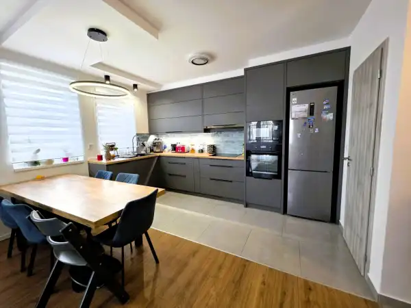 Eladó újszerű téglalakás, Veszprém 1+3 szoba 79 m² 96.9 M Ft