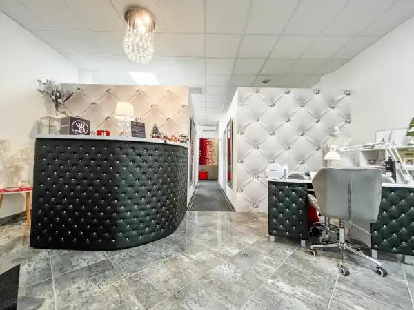 Eladó újszerű üzlet, Komárom 53 m² 26.9 M Ft