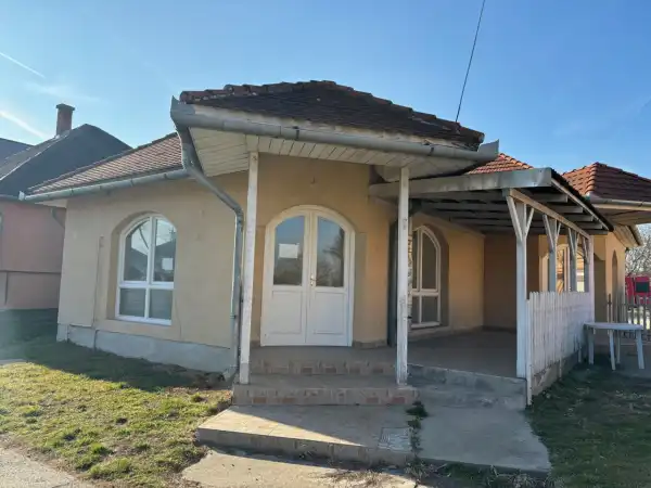 Eladó üzlet, Bana 96 m² 48 M Ft