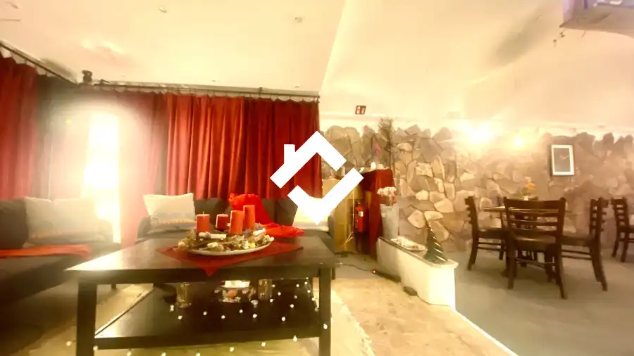 eladó üzlethelyiség utcai bejáratos, Budapest, VIII. kerület