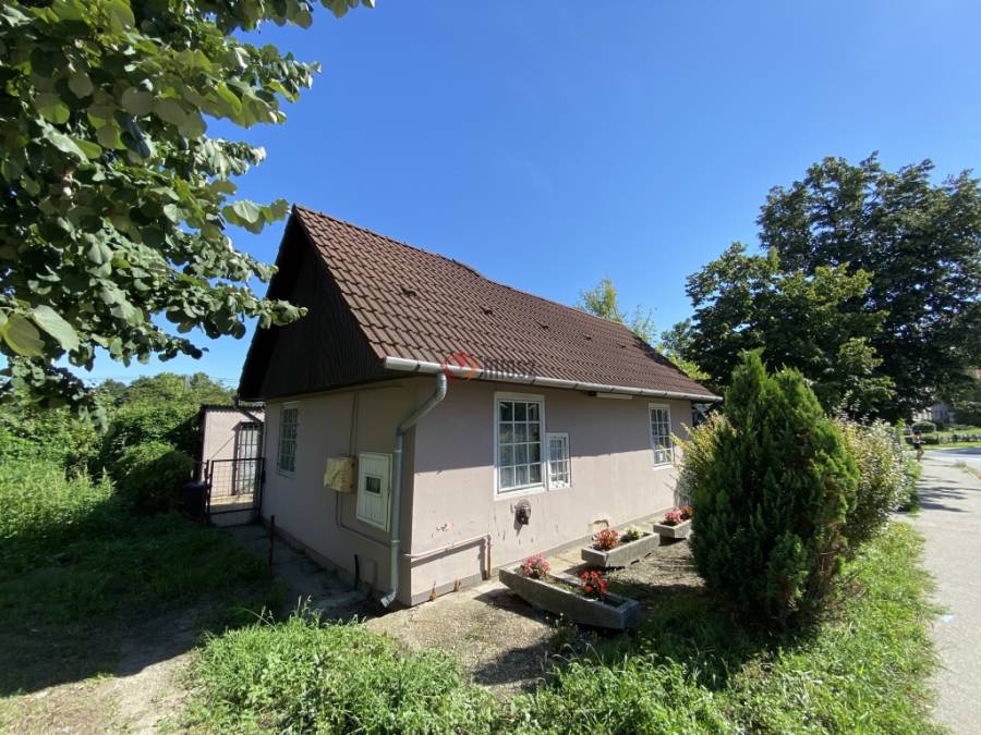 eladó vendéglátás, Komárom
