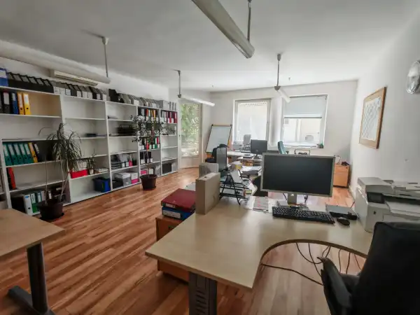 Kiadó iroda, Budapest, II. kerület 3+1 szoba 103 m² 400 E Ft/hó