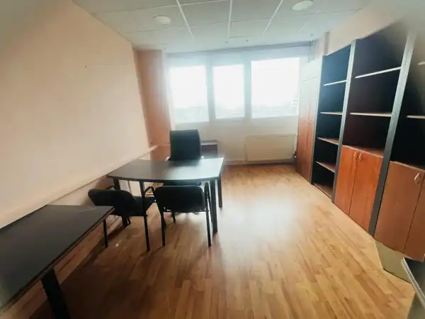 Kiadó iroda, Tatabánya 1 szoba 18 m² 77 E Ft/hó