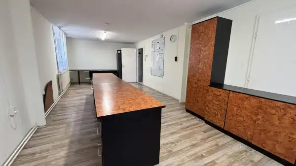 Kiadó iroda, Tatabánya 30 m² 90 E Ft/hó
