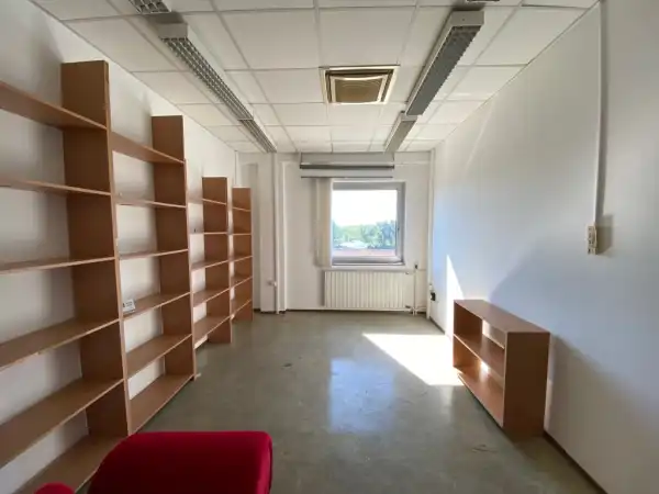 Kiadó iroda, Vác 3 szoba 58 m² 64 E Ft/hó