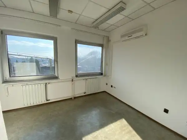 Kiadó iroda, Vác 2 szoba 40 m² 44 E Ft/hó