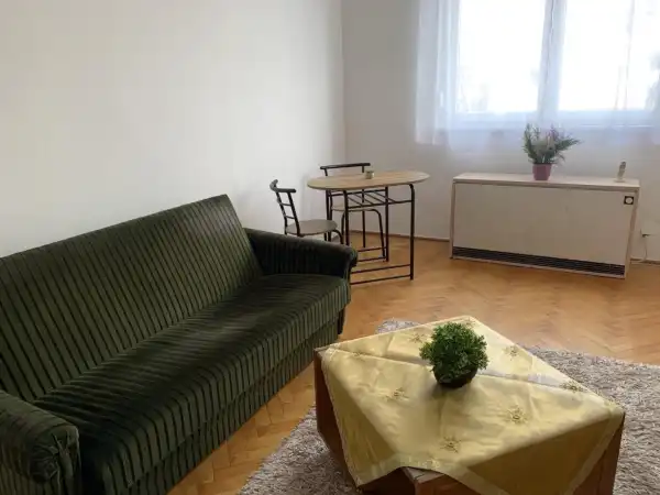 Kiadó panellakás, Komárom 1 szoba 27 m² 130 E Ft/hó