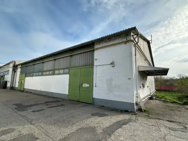 Kiadó raktár, Vác 430 m² 280 E Ft/hó Kiadó raktár, Vác 430 m² 280 E Ft/hó
