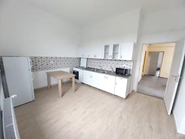 Kiadó téglalakás, Ács 3 szoba 107 m² 720 E Ft/hó