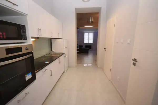 Kiadó téglalakás, Budapest, VIII. kerület 1+1 szoba 47 m² 250 E Ft/hó