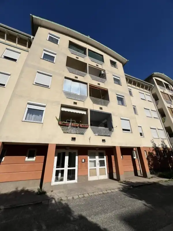 Kiadó téglalakás, Tata 3 szoba 87 m² 280 E Ft/hó