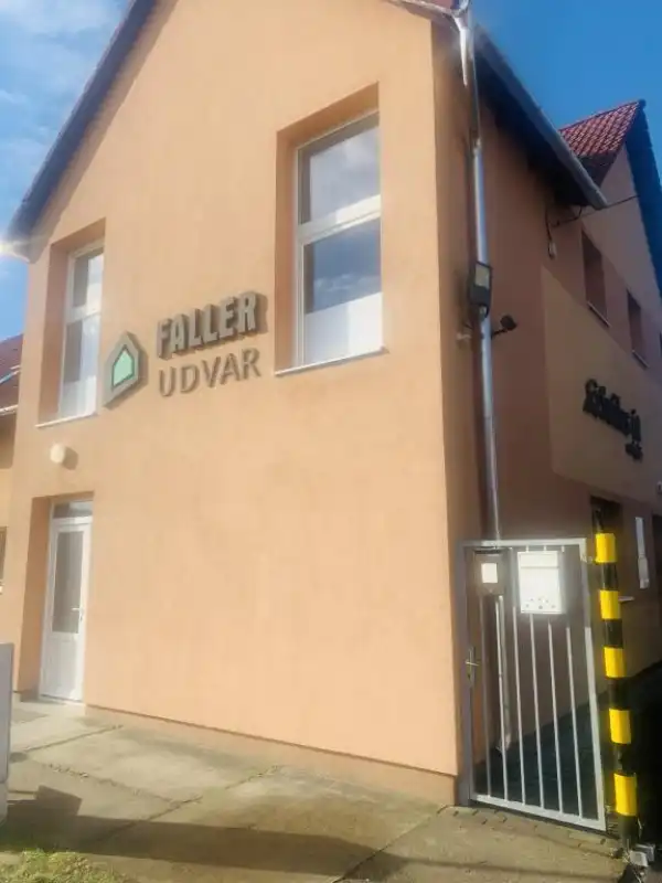 Kiadó téglalakás, Tata 12 szoba 213 m² 700 E Ft/hó