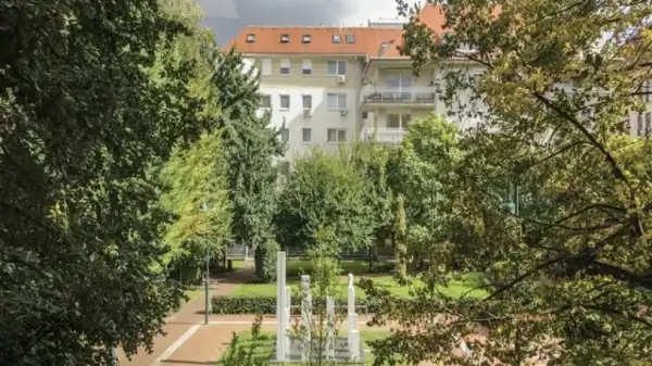 Kiadó újszerű iroda, Budapest, IX. kerület 1 szoba 17 m² 90 E Ft/hó