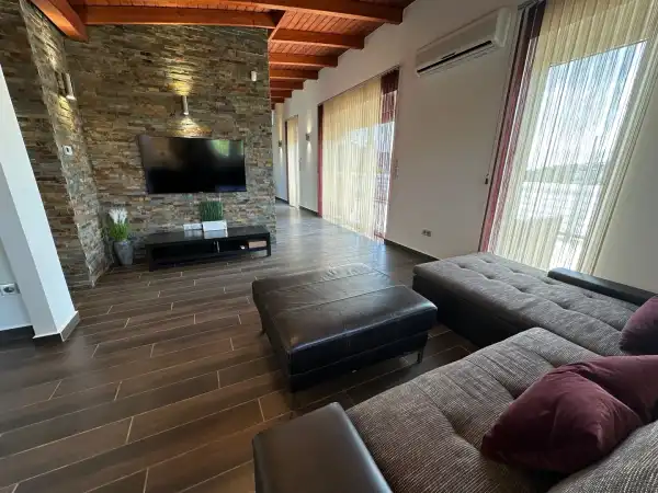 Kiadó újszerű téglalakás, Budapest, III. kerület 3 szoba 90 m² 806 E Ft/hó