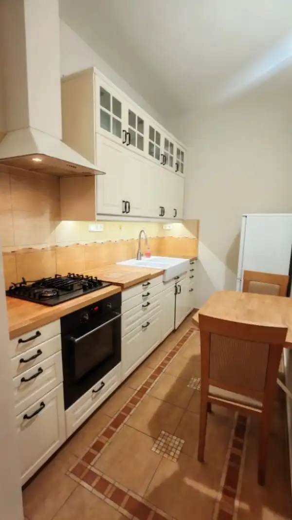 Kiadó újszerű téglalakás, Budapest, VI. kerület 1 szoba 41 m² 195 E Ft/hó