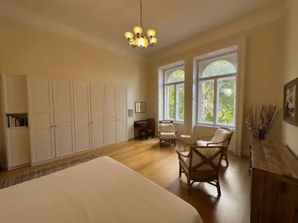 Kiadó újszerű téglalakás, Budapest, VI. kerület 1 szoba 49 m² 584 E Ft/hó