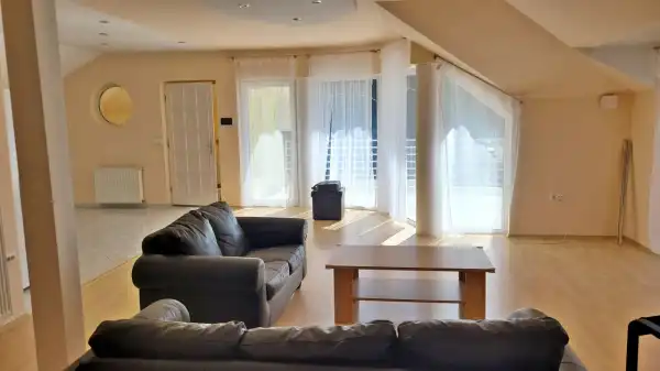 Kiadó újszerű téglalakás, Dunakeszi 2+2 szoba 120 m² 450 E Ft/hó