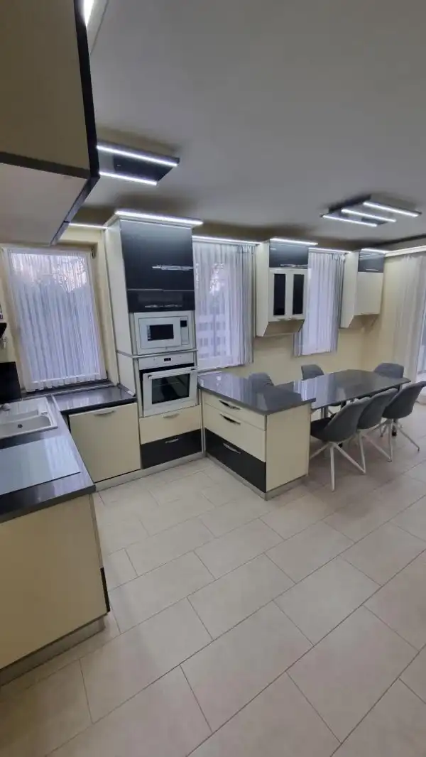 Kiadó újszerű téglalakás, Tata 1+4 szoba 129 m² 370 E Ft/hó