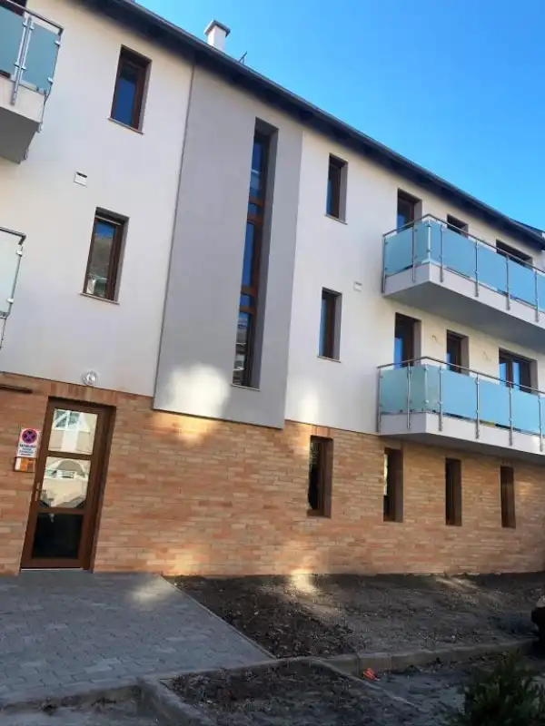 Kiadó újszerű téglalakás, Tata 3 szoba 68 m² 270 E Ft/hó