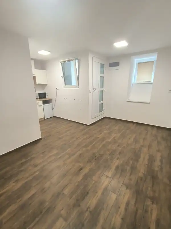 Kiadó üzlet, Budapest, IX. kerület 13 m² 140 E Ft/hó