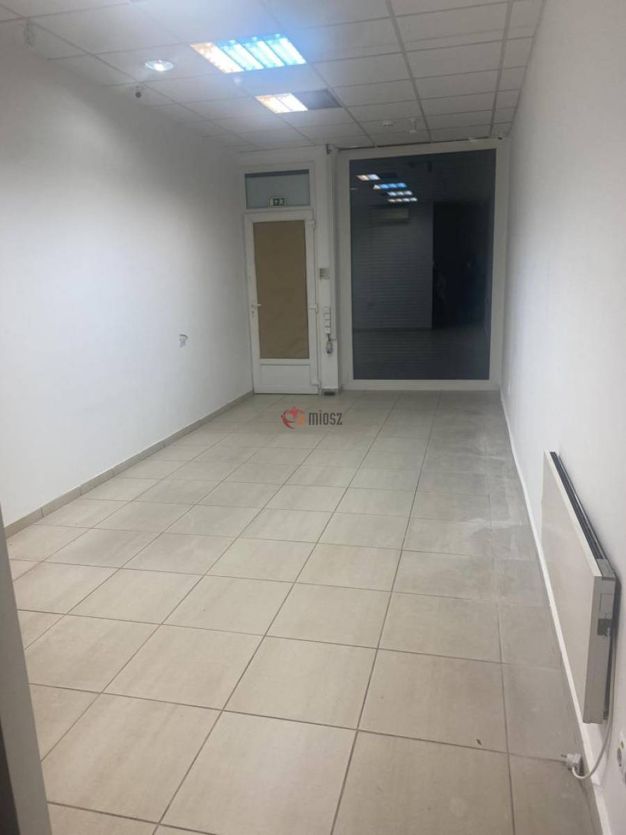 kiadó üzlet, Komárom
