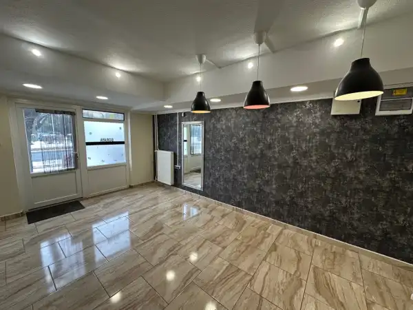 Kiadó üzlet, Vác 18 m² 80 E Ft/hó
