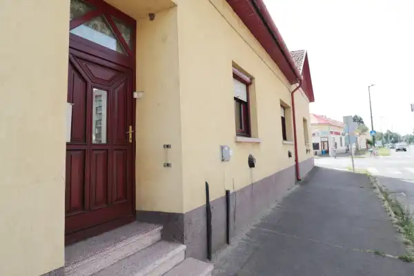 Eladó családi ház, Orosháza 2+1 szoba 125 m² 25 M Ft
