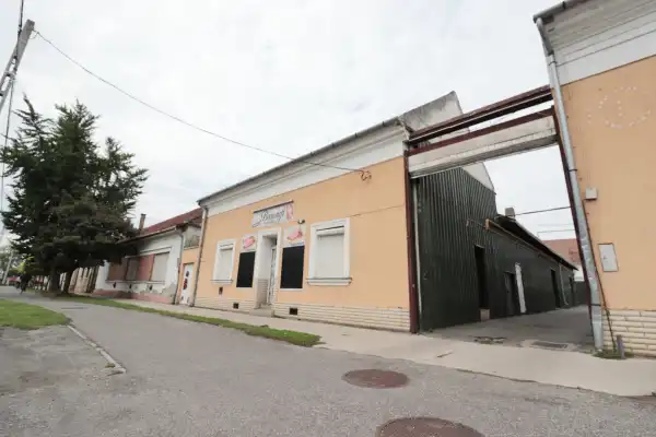 Eladó gazdasági ingatlan, Orosháza 20 szoba 600 m² 85 M Ft