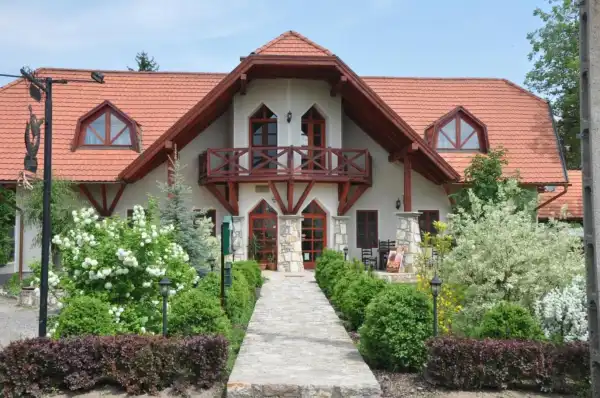Eladó panzió, Mátranovák 17 szoba 717 m² 283.5 M Ft