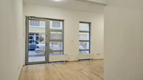 Eladó újszerű iroda földszinti, utcai, Budapest, IX. kerület 1 szoba 39 m² 43.43625 M Ft