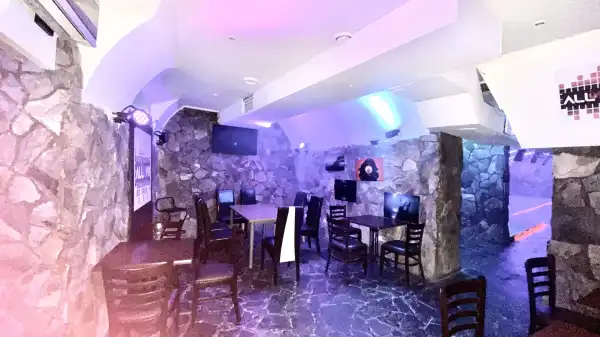 Eladó üzlethelyiség utcai bejáratos, Budapest, VIII. kerület 143 m² 48.9 M Ft