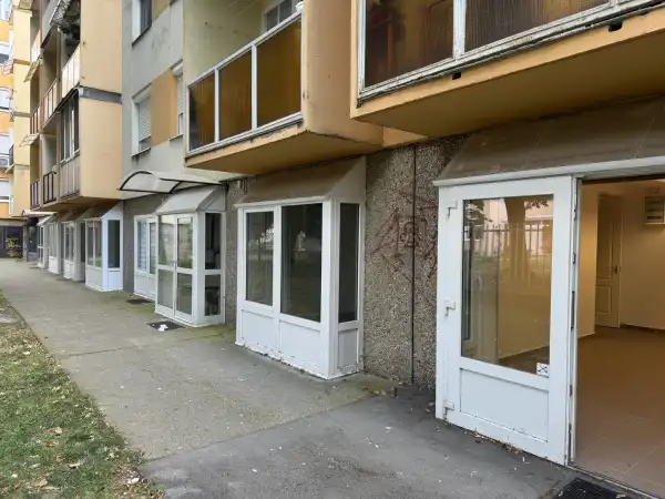 Eladó üzlethelyiség utcai bejáratos, Mosonmagyaróvár 55 m² 32.99 M Ft