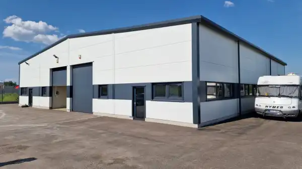 Kiadó ipari ingatlan, Nagytarcsa 250 m² 810 E Ft/hó