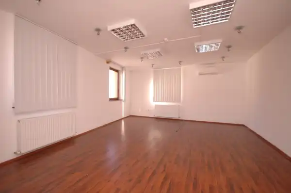 Kiadó iroda, Budapest, III. kerület 2 szoba 110 m² 281 E Ft/hó